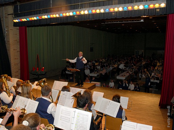 Pfarrer i.R. H. Langheinrich dirigiert, Foto:
          Rodi_3771_600x450