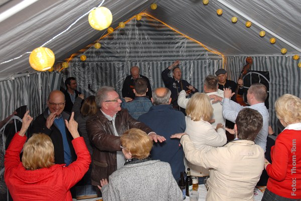 Im Zelt, Foto: Thom-Tom_1958_600x400 Im Zelt, Foto: Thom-Tom_1958_600x400
