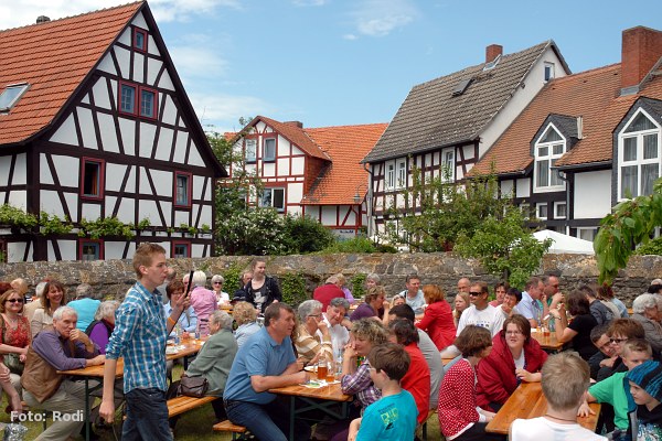 Kirchhof, Foto:
Rodi_2092_600x400 Kirchhof, Foto: Rodi_2092_600x400