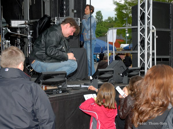 Mike gibt Autigramme, Foto: Thom-Tom_2205_600x450